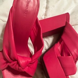 Pink heels size 8. Like new condition.